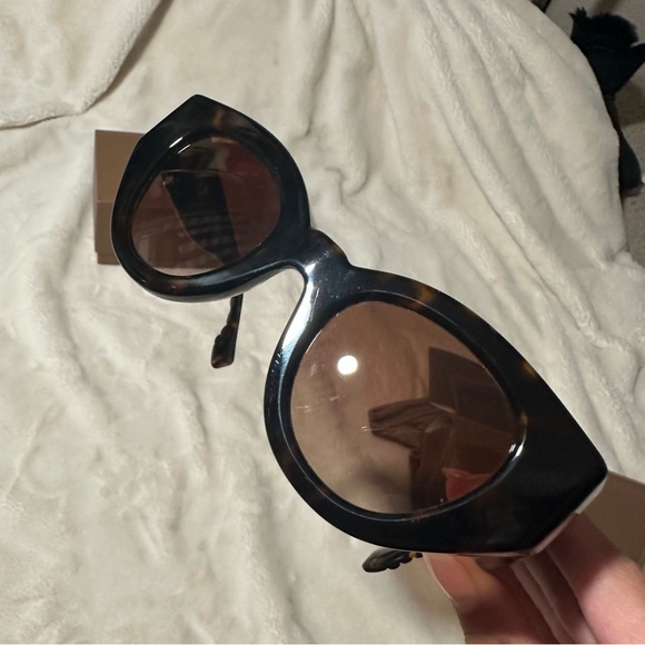 Burberry BE4390 Meadow Tortoise Frame Brown Gradient Lenses Sunglasses $398 - Picture 6 of 8